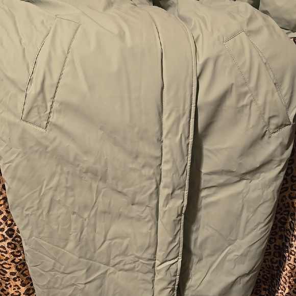 Stylish Hooded Jacket in Light Green - Picture 5 of 9